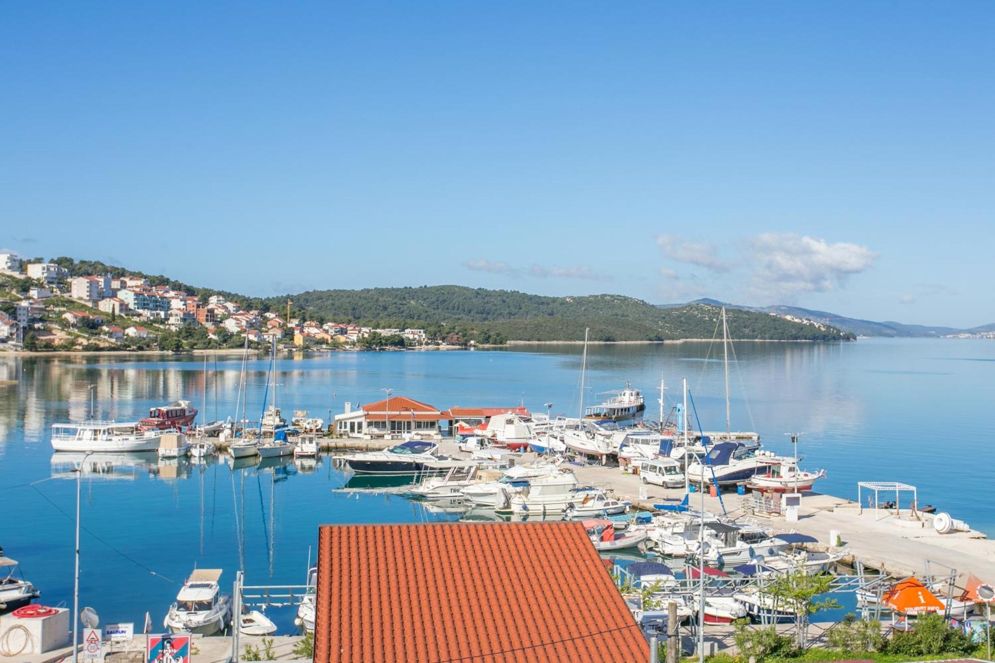 Seaside Apartments With A Swimming Pool Okrug Gornji, Ciovo - 11374 Trogir Dış mekan fotoğraf