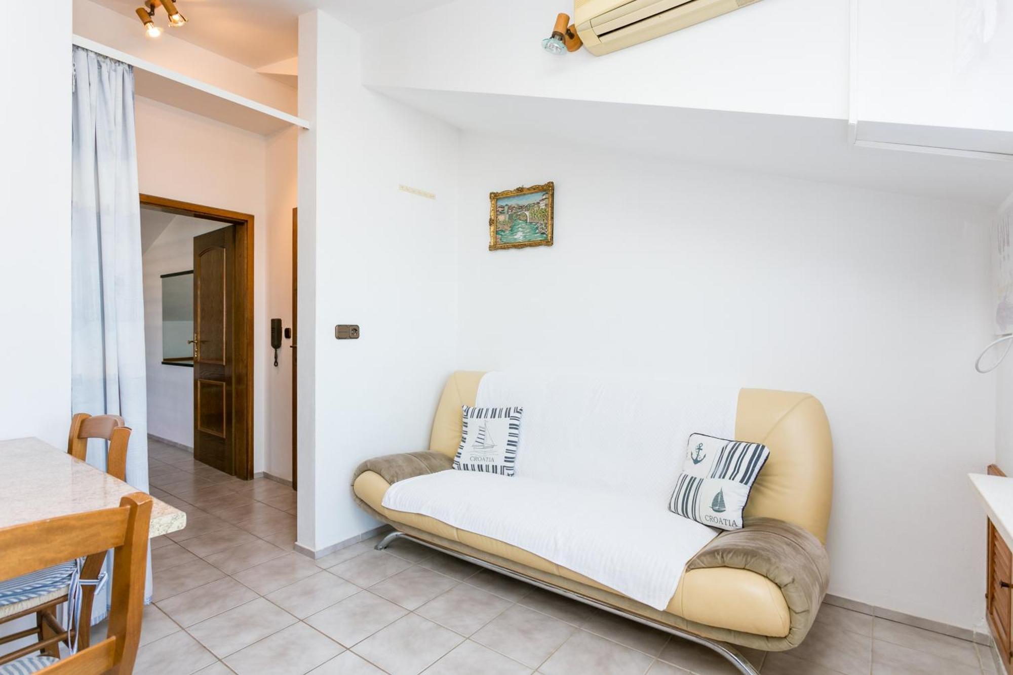 Seaside Apartments With A Swimming Pool Okrug Gornji, Ciovo - 11374 Trogir Oda fotoğraf