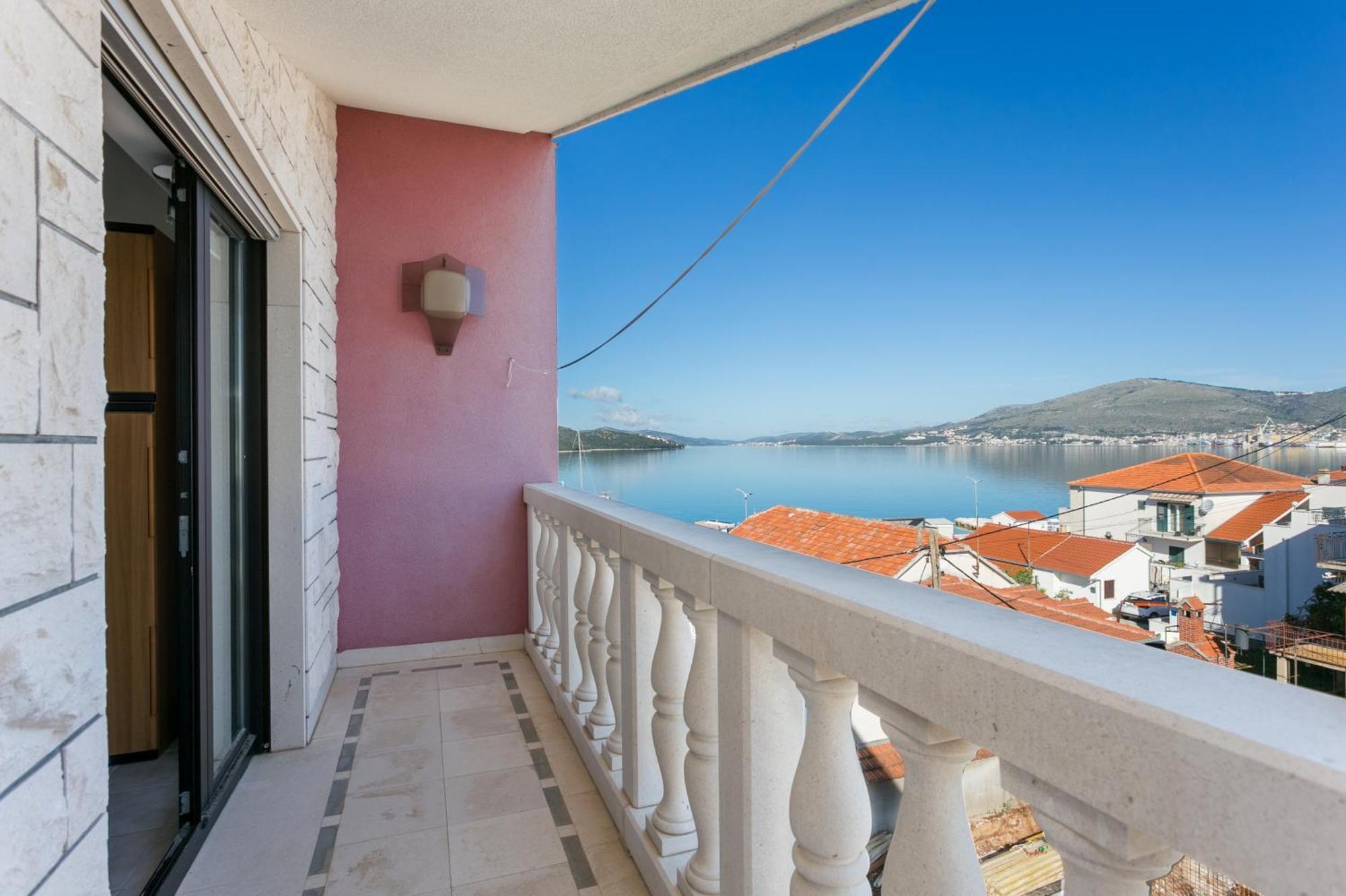 Seaside Apartments With A Swimming Pool Okrug Gornji, Ciovo - 11374 Trogir Dış mekan fotoğraf