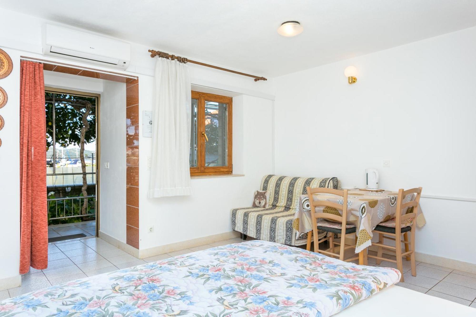 Seaside Apartments With A Swimming Pool Okrug Gornji, Ciovo - 11374 Trogir Oda fotoğraf